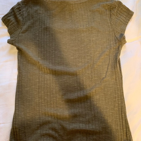 Green square neck shirt - Picture 2 of 2